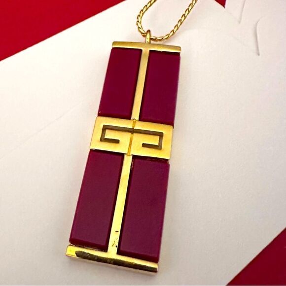 RARE & PRISTINE Givenchy Dated 1979 Red Enamel Logo Pendant Long Necklace
